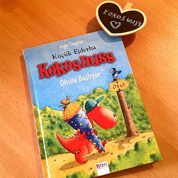 cocuklar-icin-kitap-onerileri-kucuk-ejderha-kokosnuss-okula-basliyor-by-ingo-siegner-6-yas-ve-uzeri