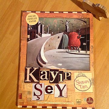 cocuklar-icin-kitap-onerileri-kayip-sey-by-shaun-tan-6-yas-ve-uzeri