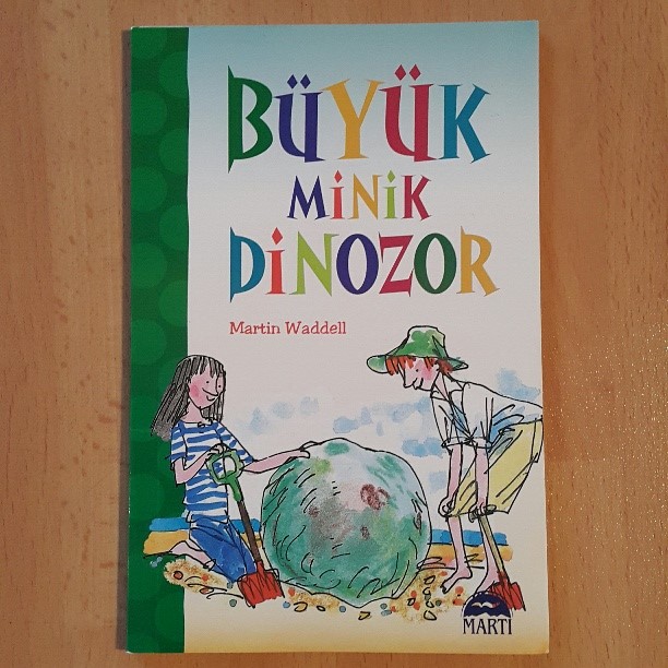 cocuklar-icin-kitap-onerileri-buyuk-minik-dinozor-by-martin-waddell-6-yas-ve-uzeri