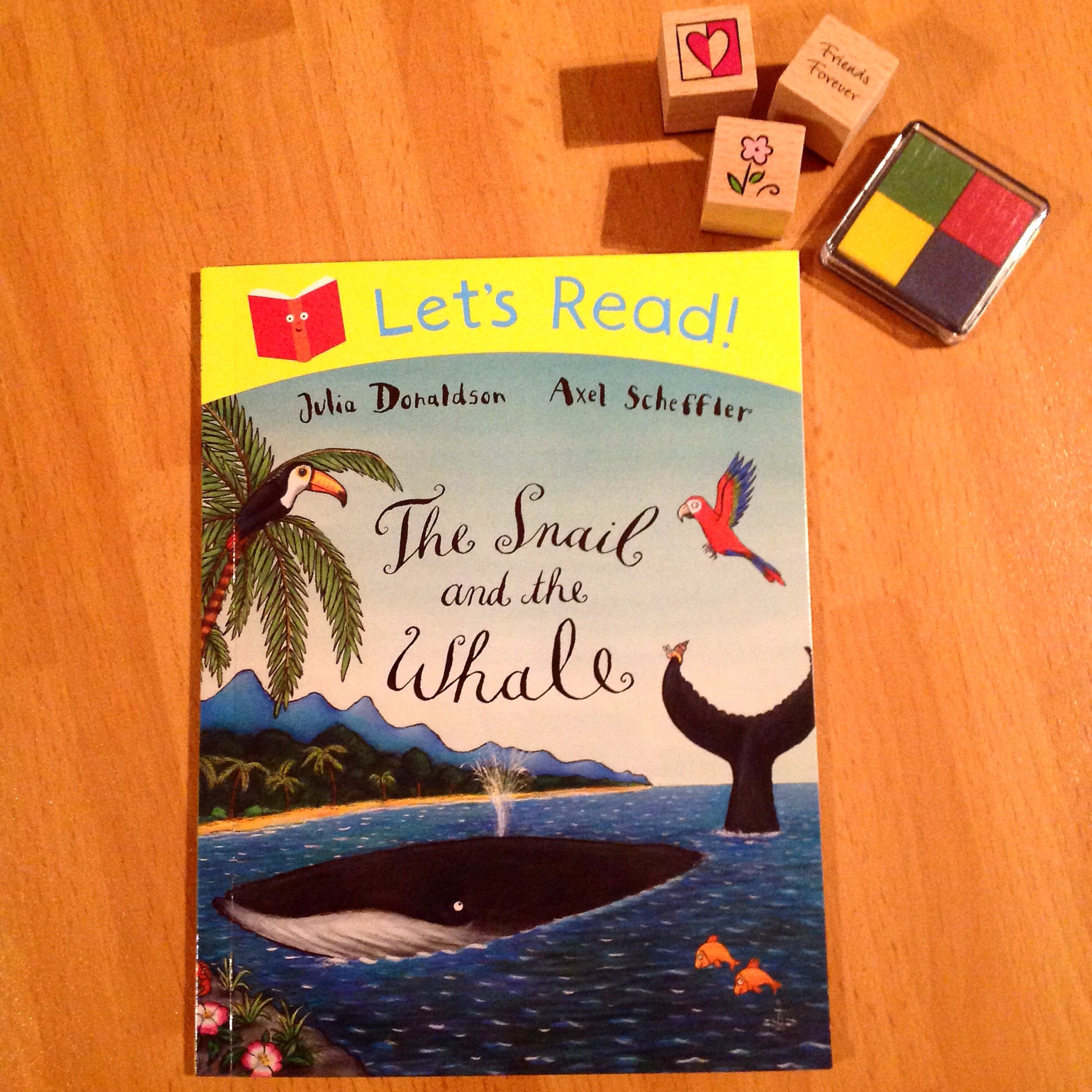 cocuklar-icin-kitap-onerileri-the-snail-and-the-whale-by-julia-donaldson-3-yas-ve-uzeri