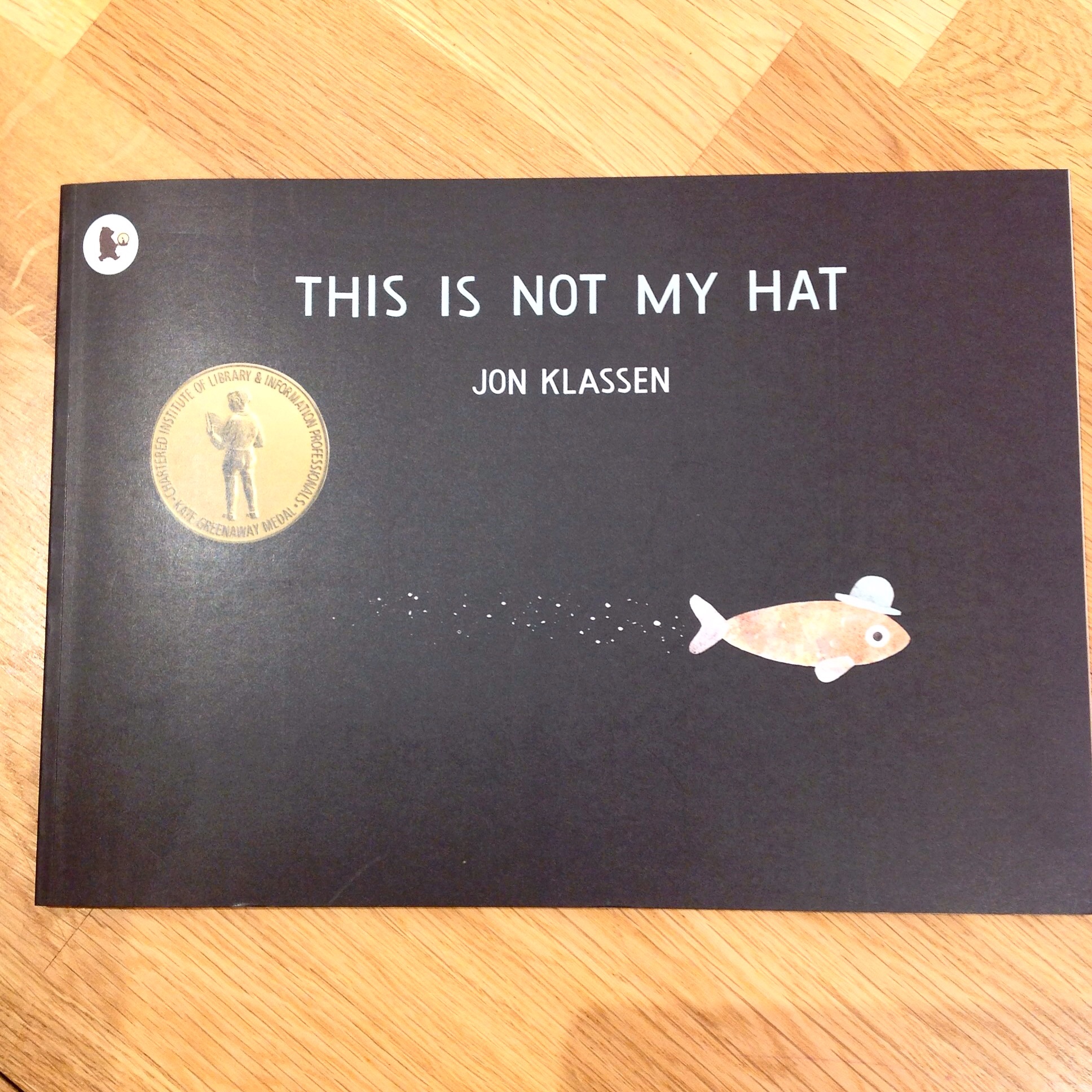 cocuklar-icin-kitap-onerileri-this-is-not-my-hat-by-jon-klassen-5-yas-ve-uzeri