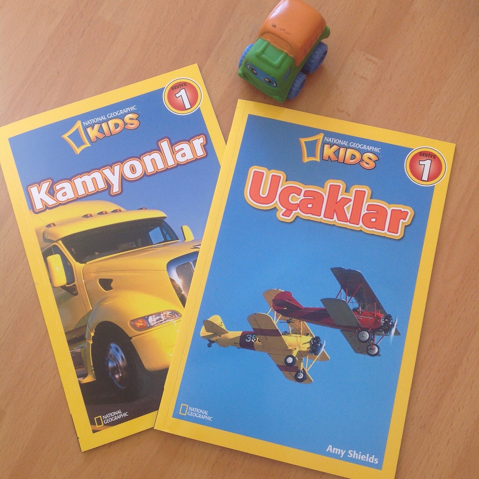 cocuklar-icin-kitap-onerileri-kamyonlar-ve-ucaklar-by-amy-shields-6-yas-ve-uzeri