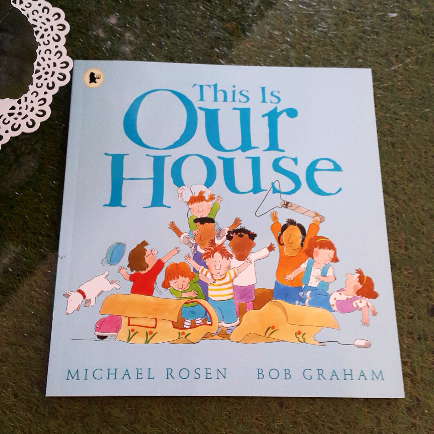 cocuklar-icin-kitap-onerileri-this-is-our-house-by-michael-rosen-3-yas-ve-uzeri