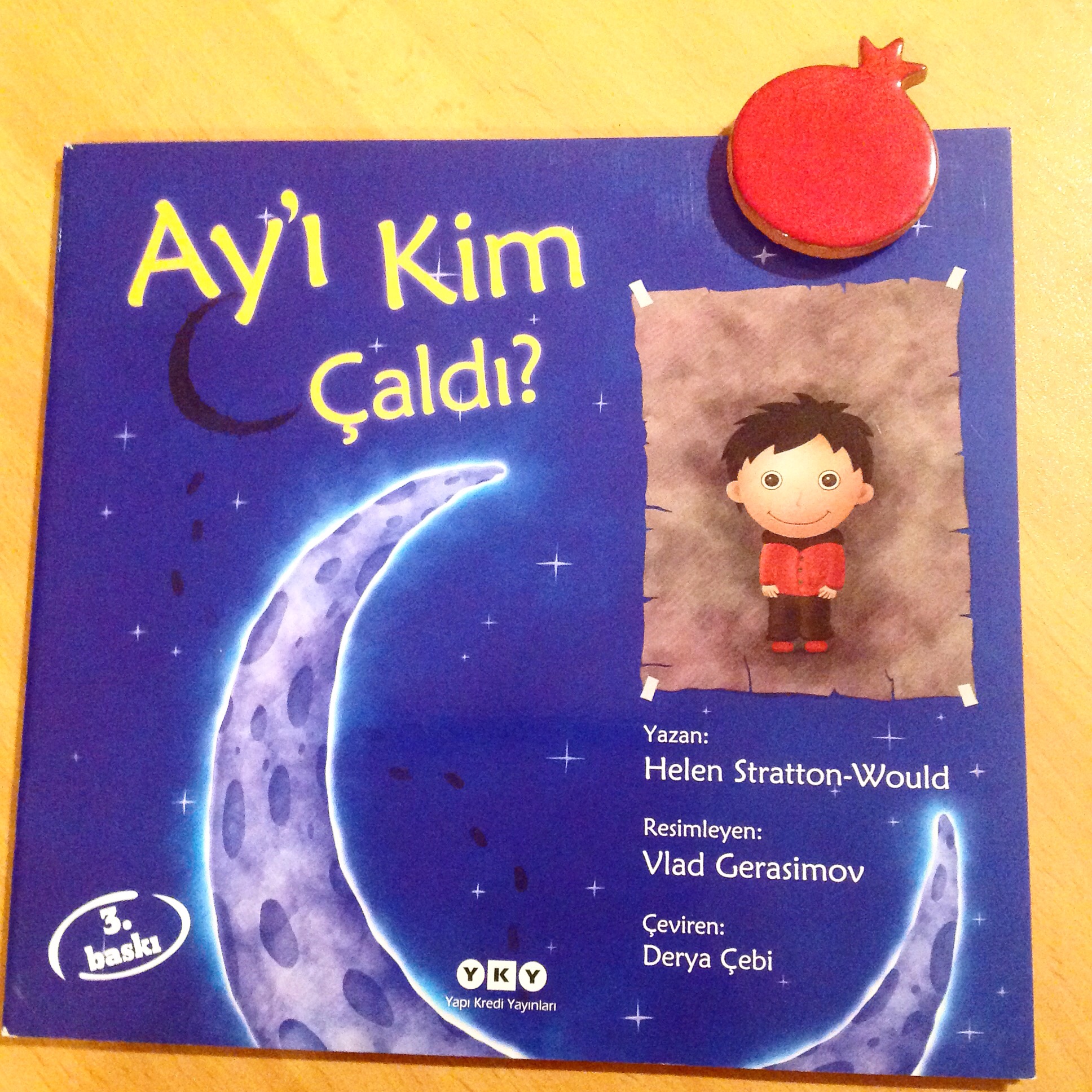 cocuklar-icin-kitap-onerileri-ayi-kim-caldi-by-helen-stratton-would-2-yas-ve-uzeri