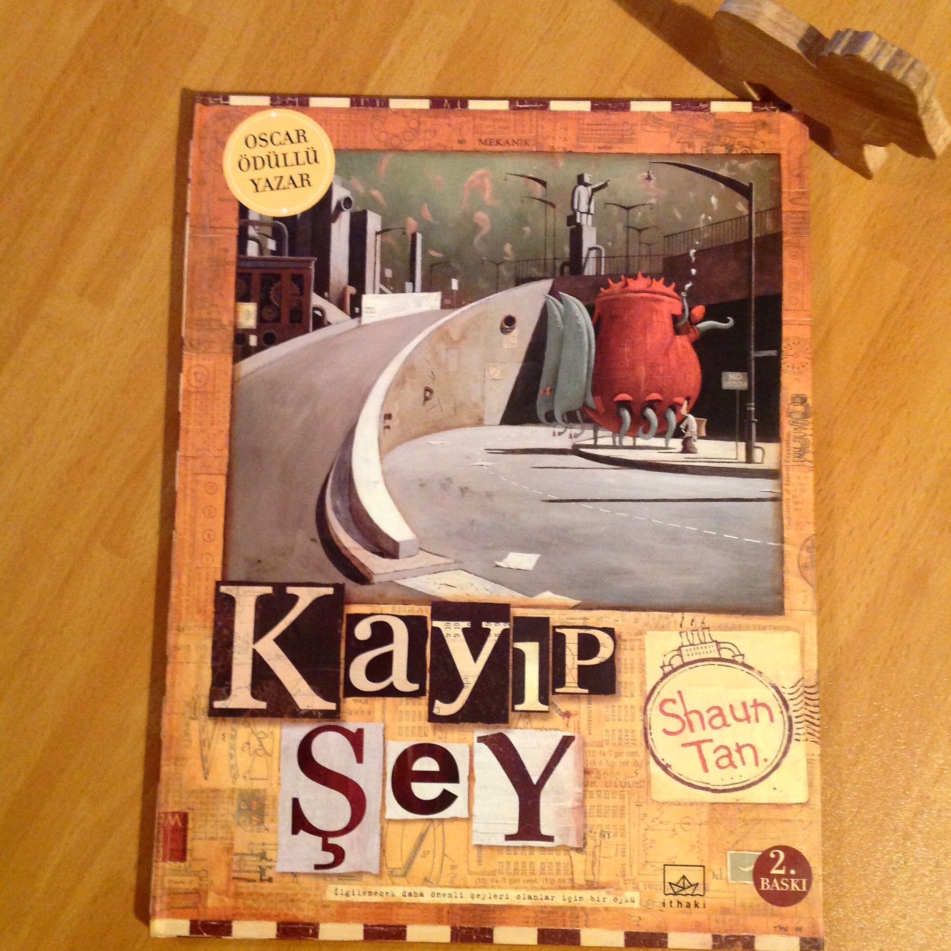 cocuklar-icin-kitap-onerileri-kayip-sey-by-shaun-tan-6-yas-ve-uzeri