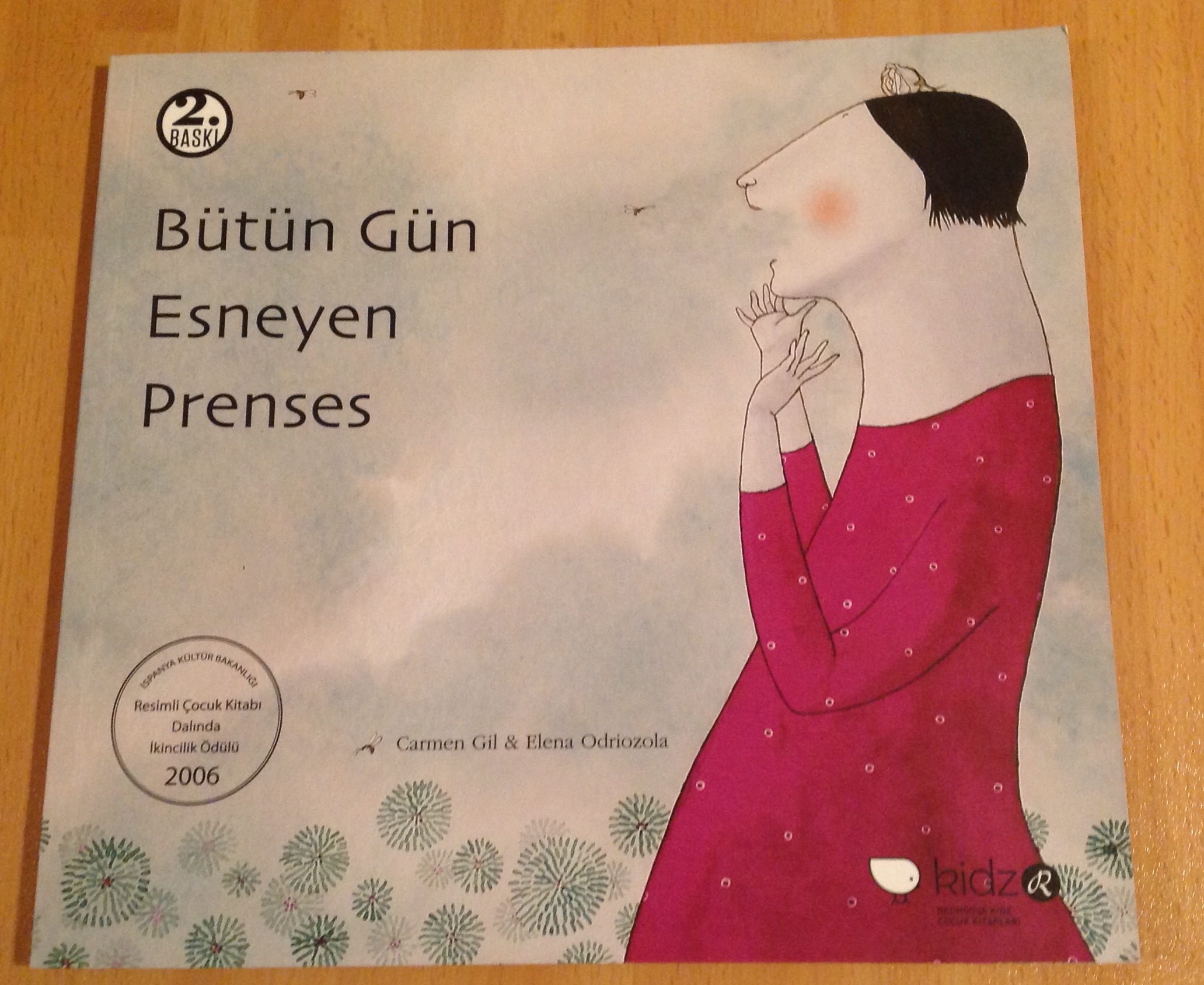 cocuklar-icin-kitap-onerileri-butun-gun-esneyen-prenses-by-carmen-gil-4-yas-ve-uzeri