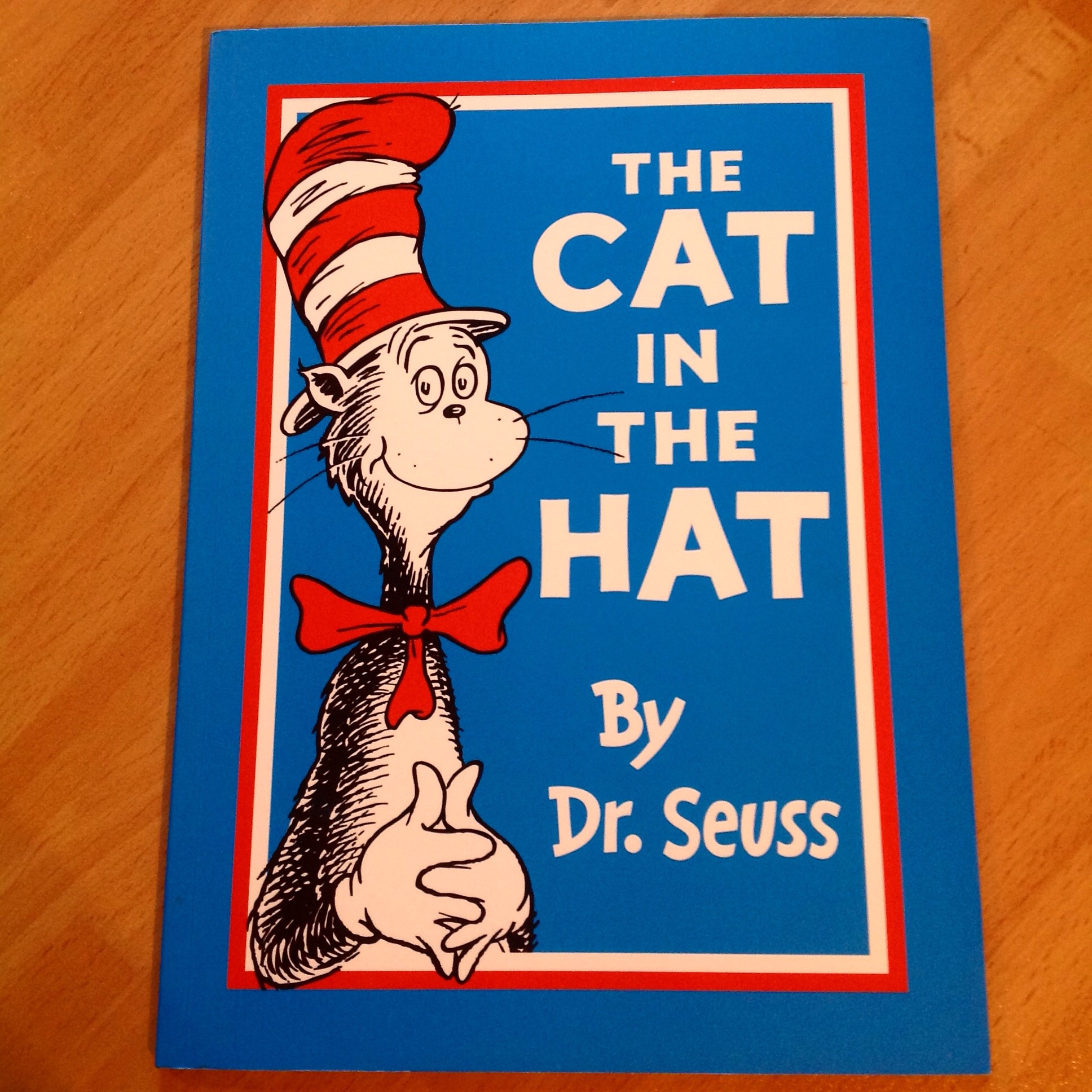 cocuklar-icin-kitap-onerileri-the-cat-in-the-hat-by-dr-seuss-3-yas-ve-uzeri