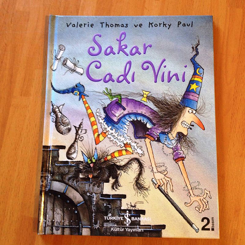 cocuklar-icin-kitap-onerileri-sakar-cadi-vini-by-valerie-thomas-4-yas-ve-uzeri